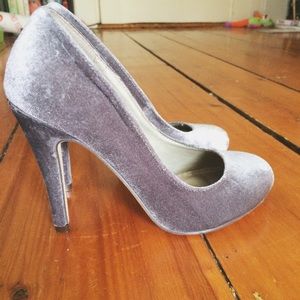 LAST CHANCE Michael Antonio Velvet Silver Pumps